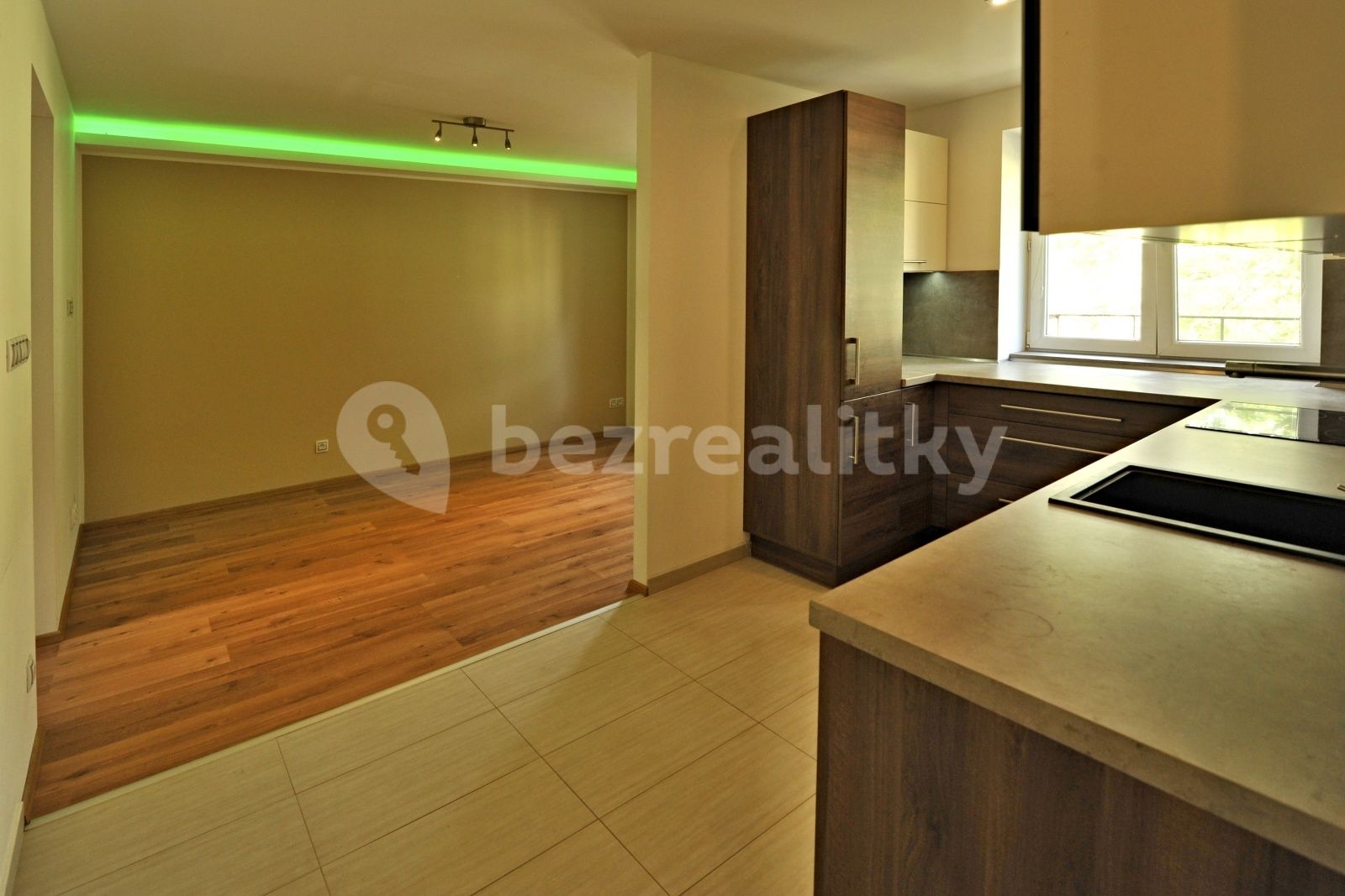 Pronájem bytu 3+kk 79 m² — photo 3