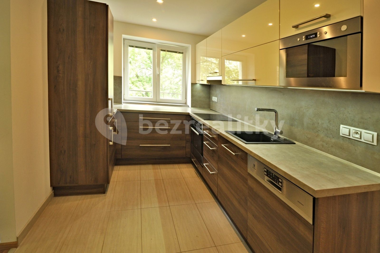 Pronájem bytu 3+kk 79 m² — photo 4