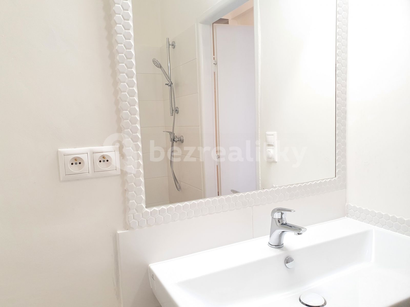 Pronájem bytu Garsoniéra 33 m² — photo 2