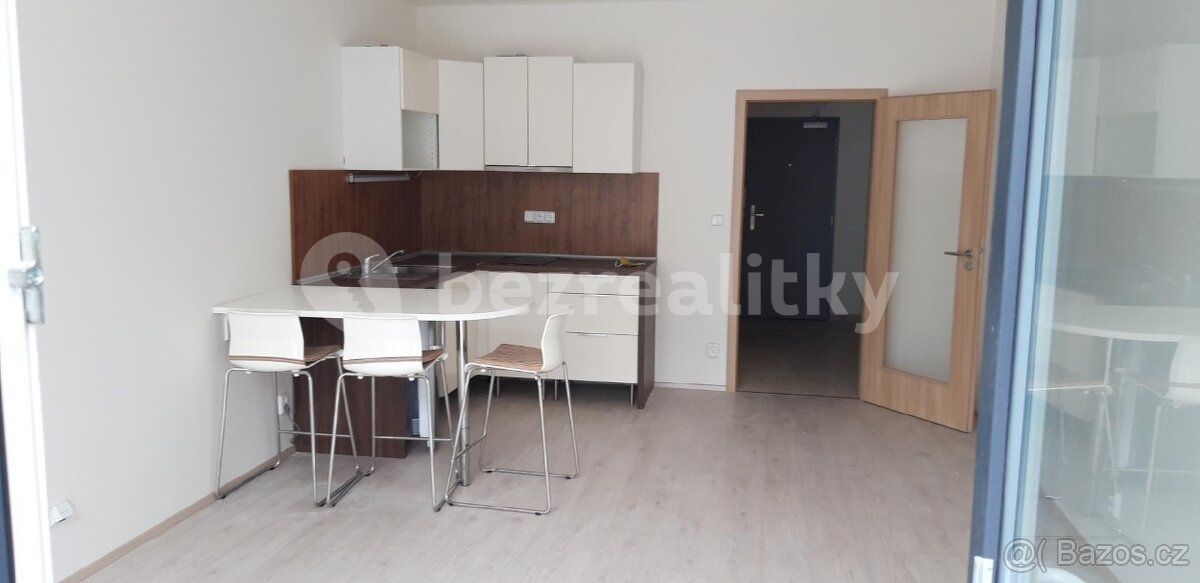 Pronájem bytu 1+kk 54 m² — photo 2