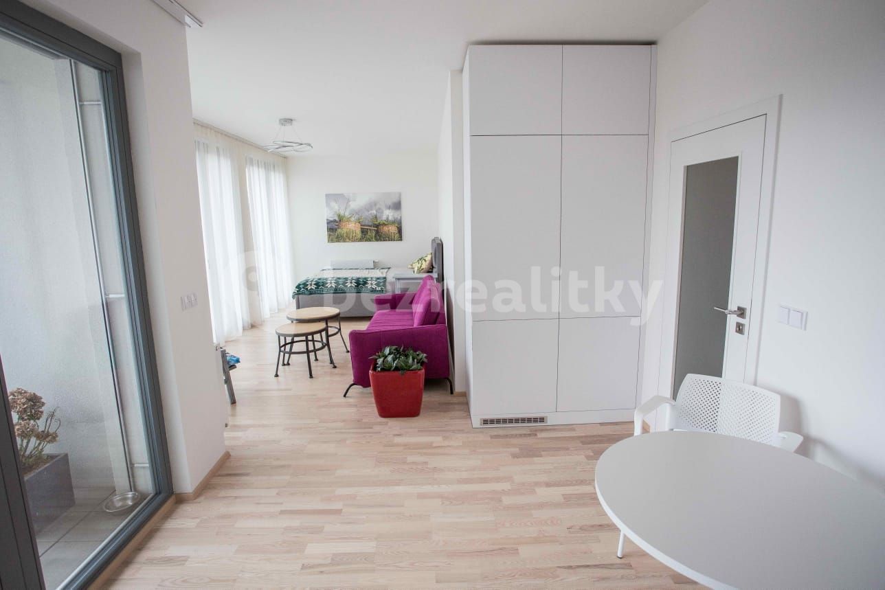 Pronájem bytu 1+kk 47 m²