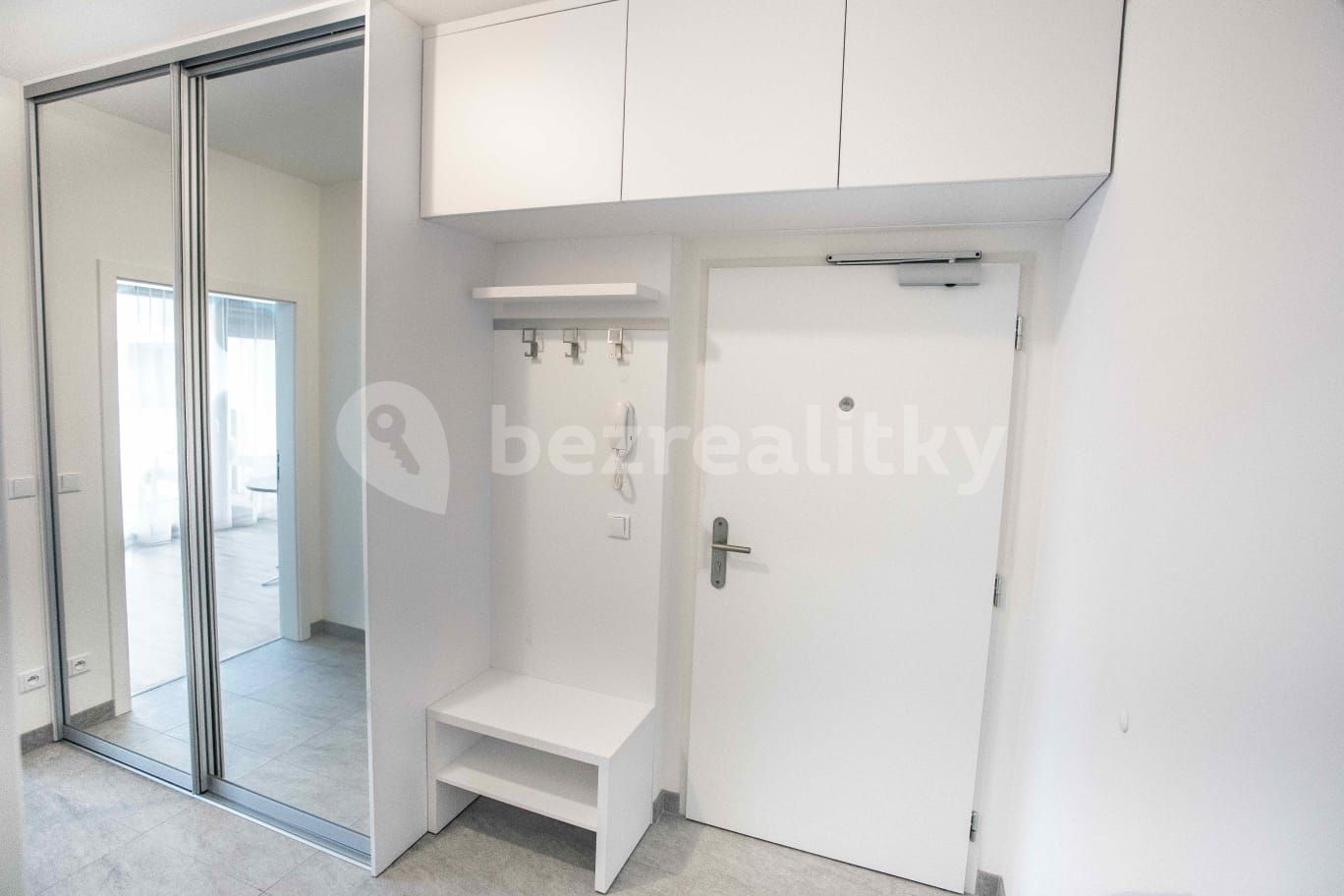 Pronájem bytu 1+kk 47 m² — photo 2