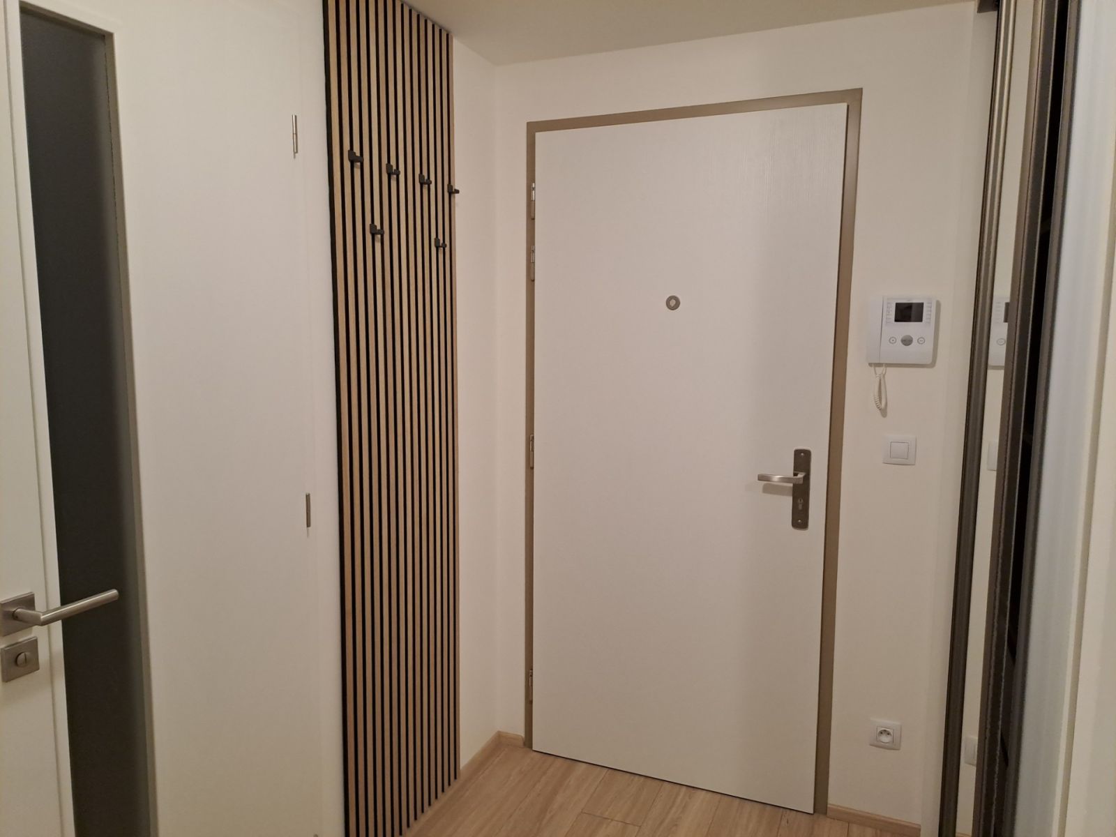 Pronájem bytu 2+kk 56 m², Praha – náhled fotky 8