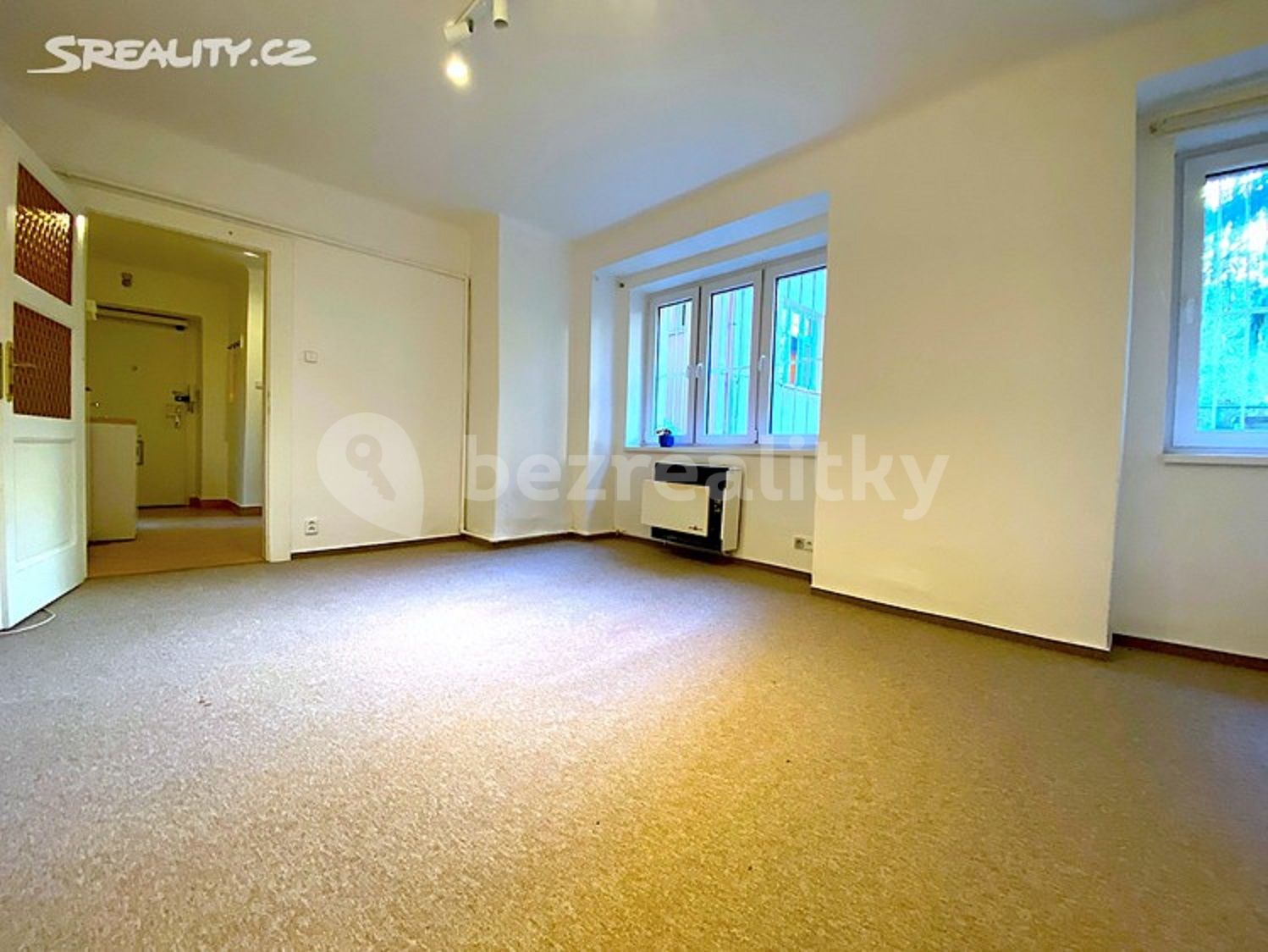 Pronájem bytu 1+kk 28 m² — photo 2