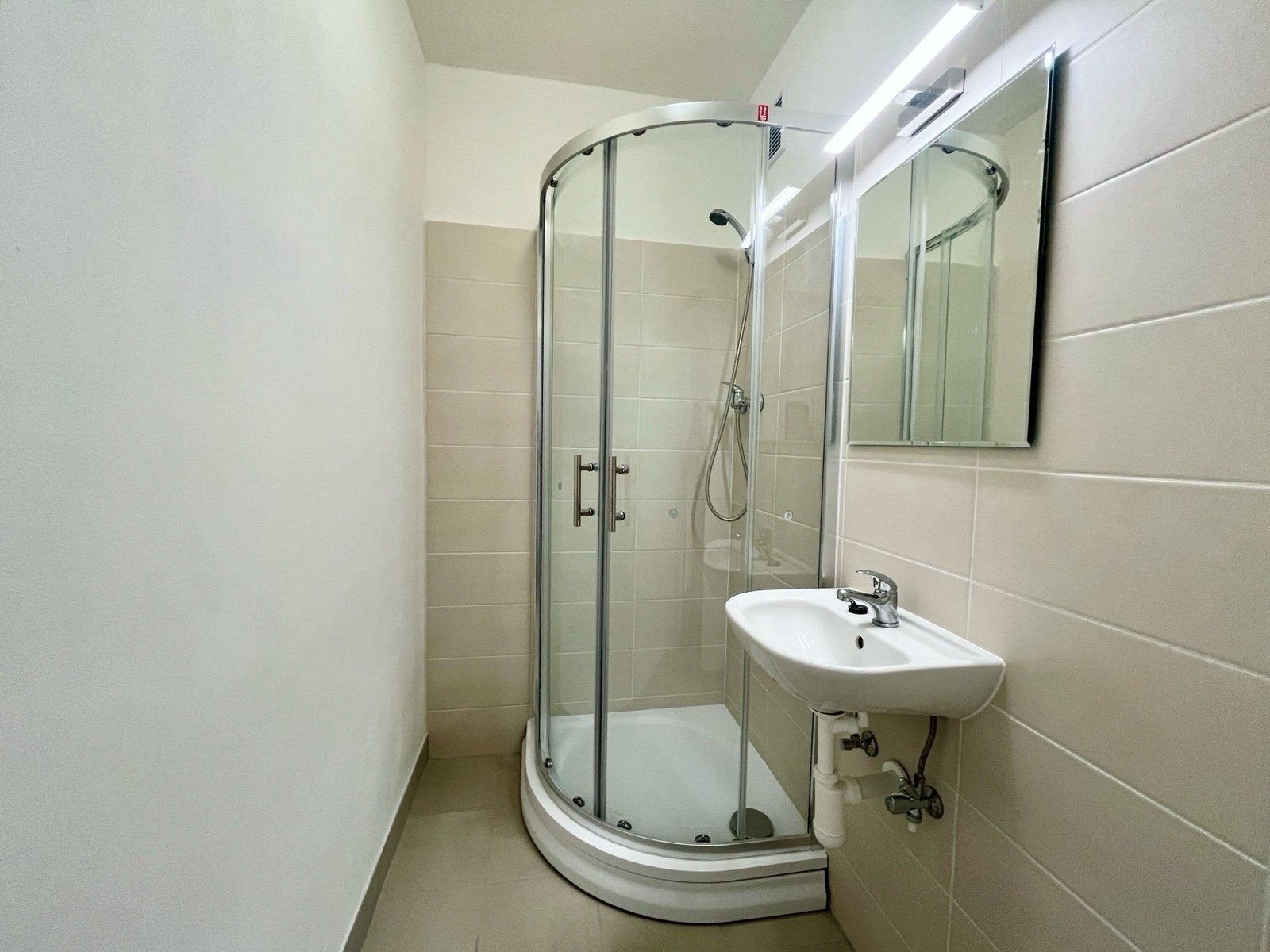 Pronájem bytu 2+1 51 m² — photo 3