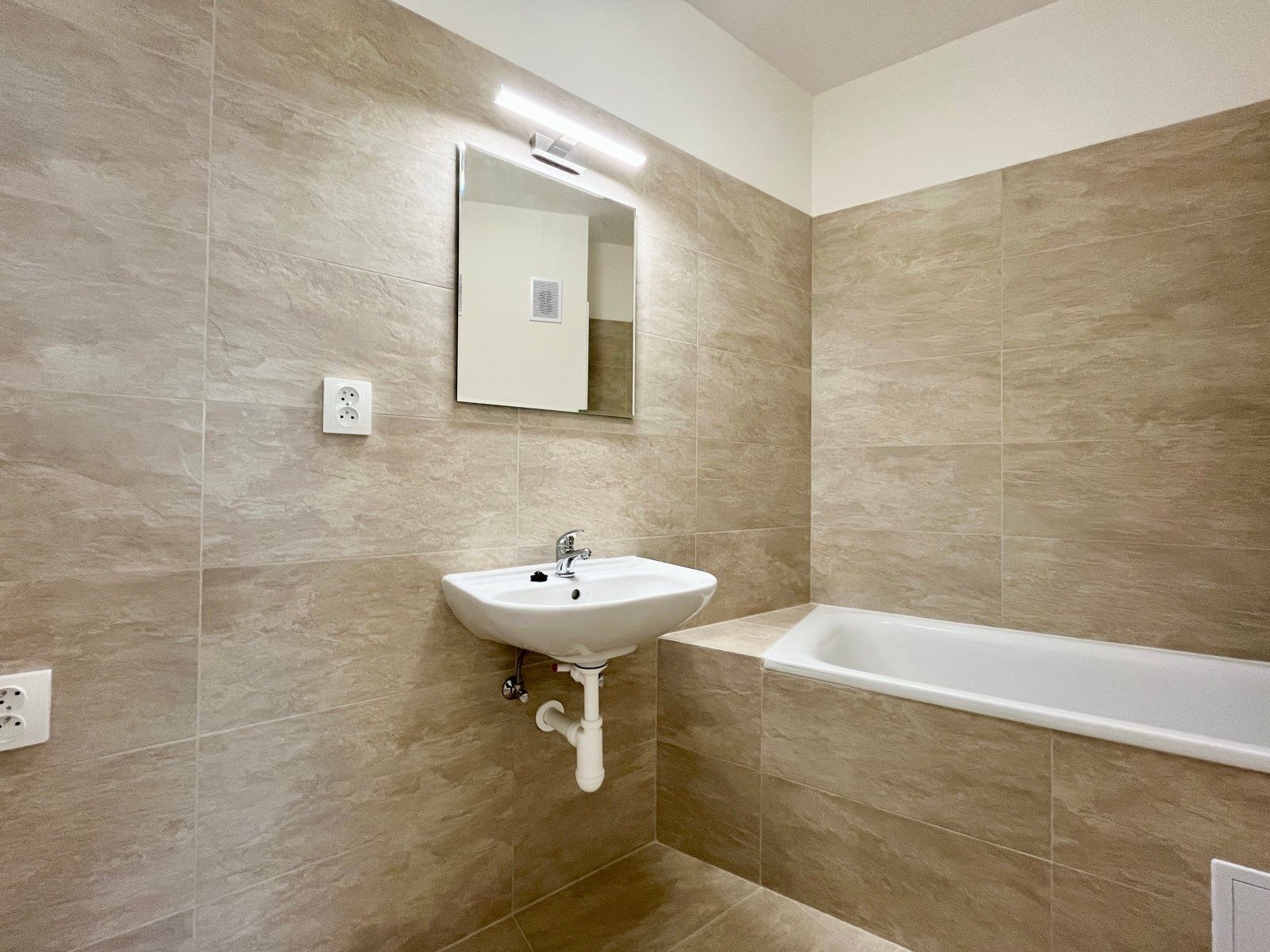 Pronájem bytu 3+1 68 m² — photo 3