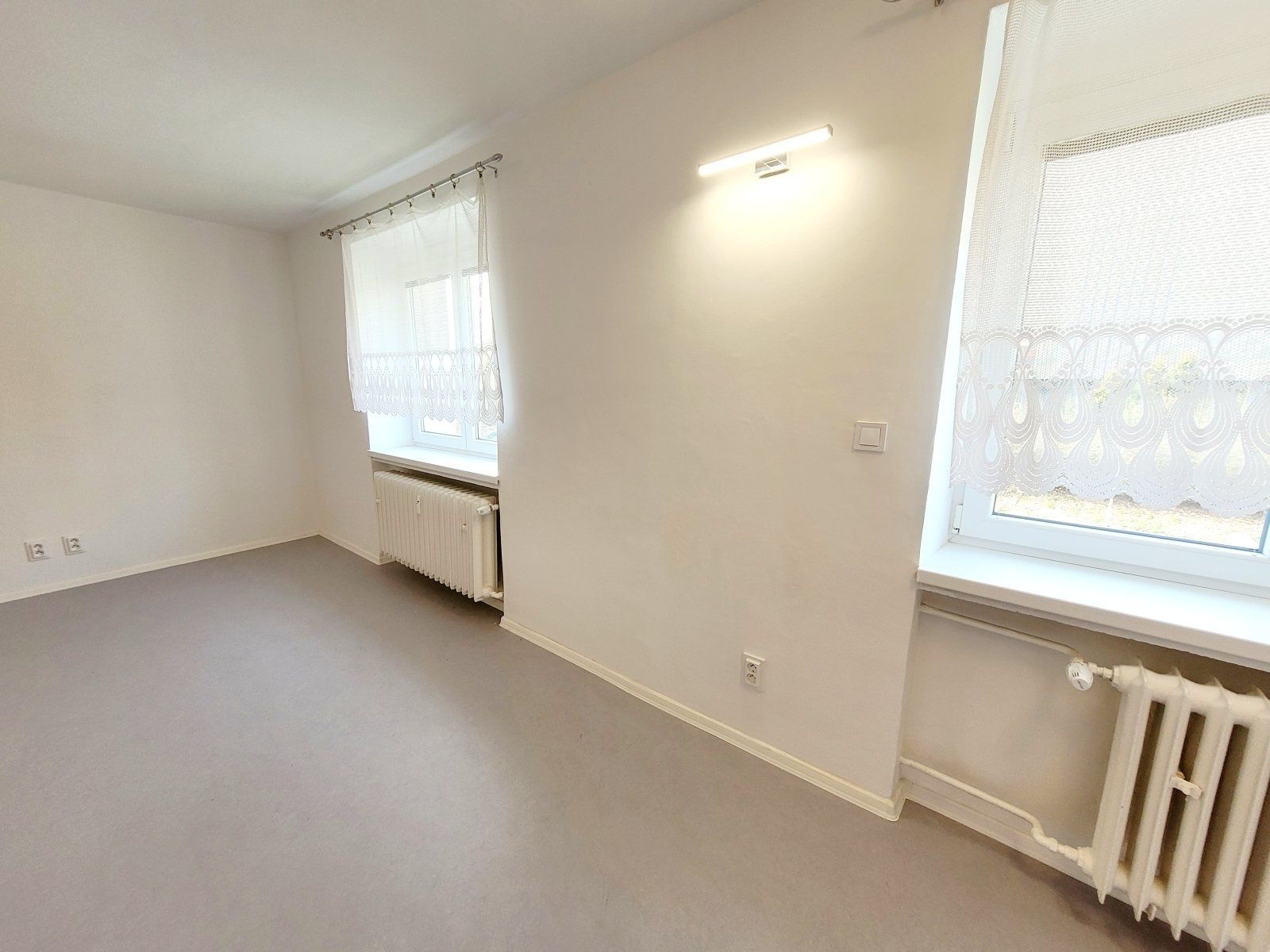 Pronájem bytu 1+kk 28 m², Havířov – náhled fotky 11