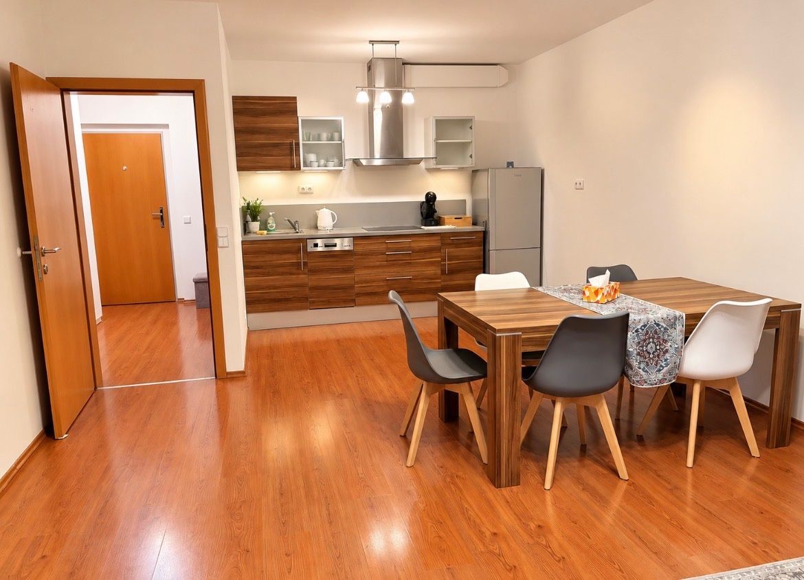 Pronájem bytu 2+kk 70 m², Praha – náhled fotky 2