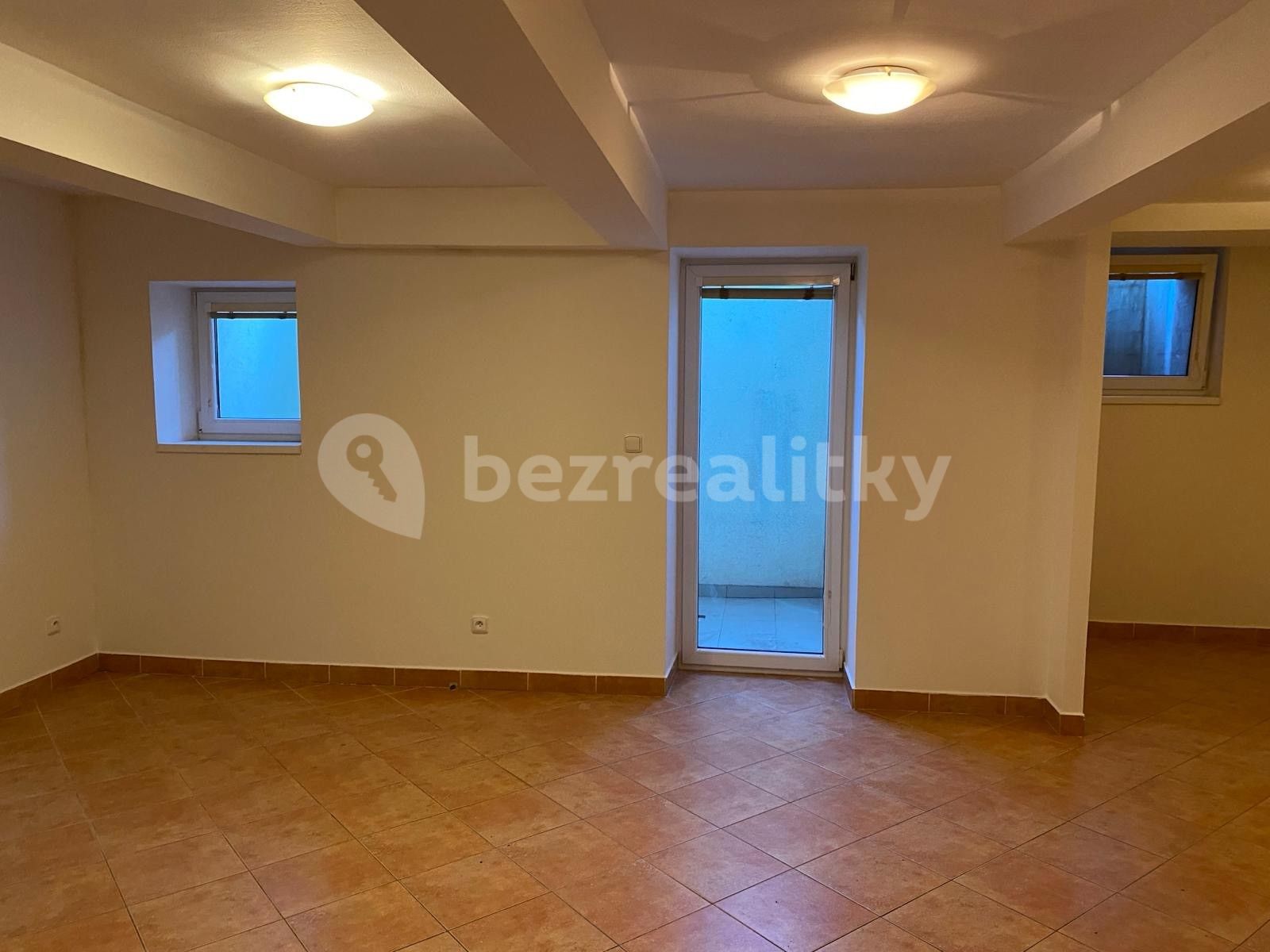 Pronájem bytu 1+kk 45 m² — photo 2