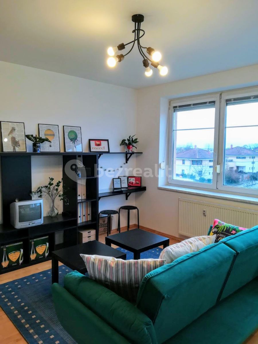 Pronájem bytu 1+kk 59 m² — photo 2