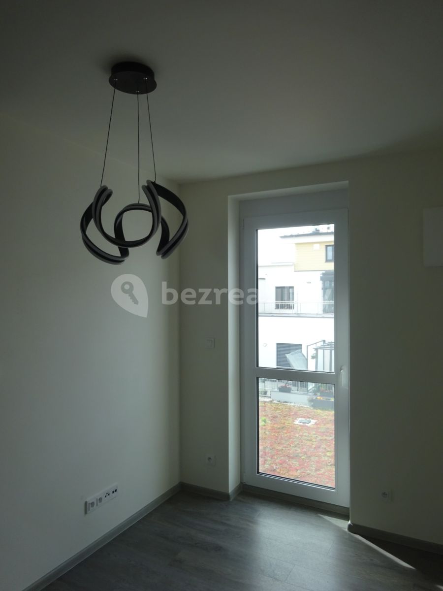 Pronájem bytu 1+kk 28 m², Veselí nad Moravou – náhled fotky 6