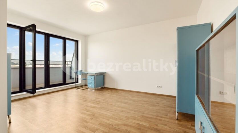 Pronájem bytu 2+1 59 m² — photo 3