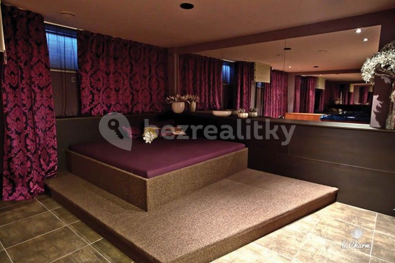 Pronájem nebytového prostoru 99 m²