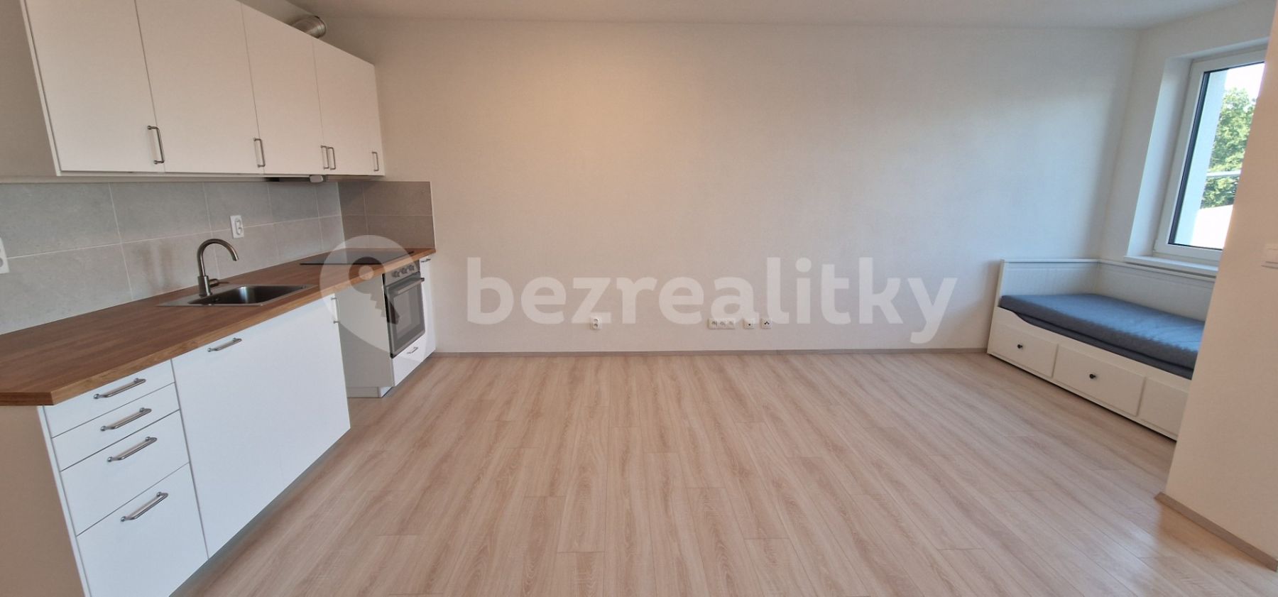 Pronájem bytu 1+kk 34 m² — photo 2