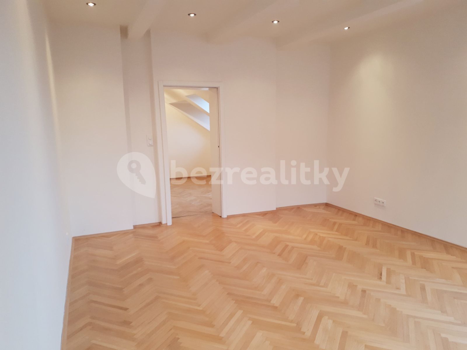 Pronájem bytu 3+kk 83 m² — photo 4