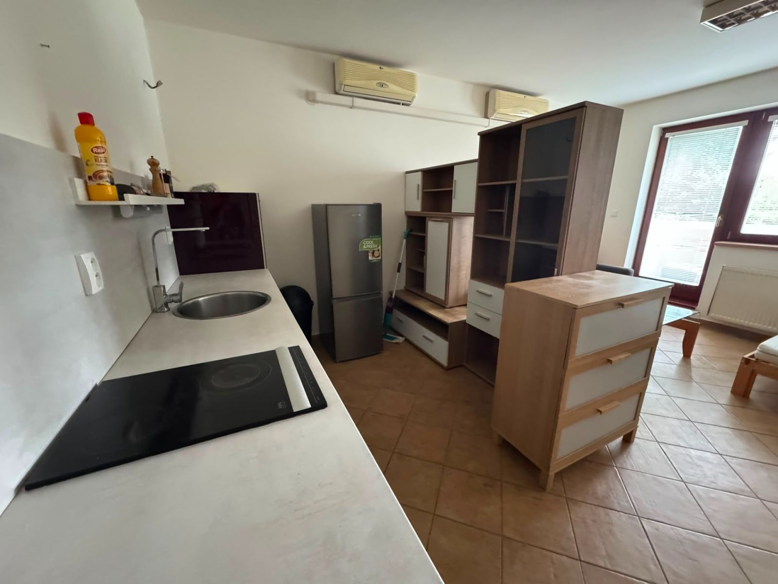 Pronájem bytu 1+kk 38 m² — photo 2