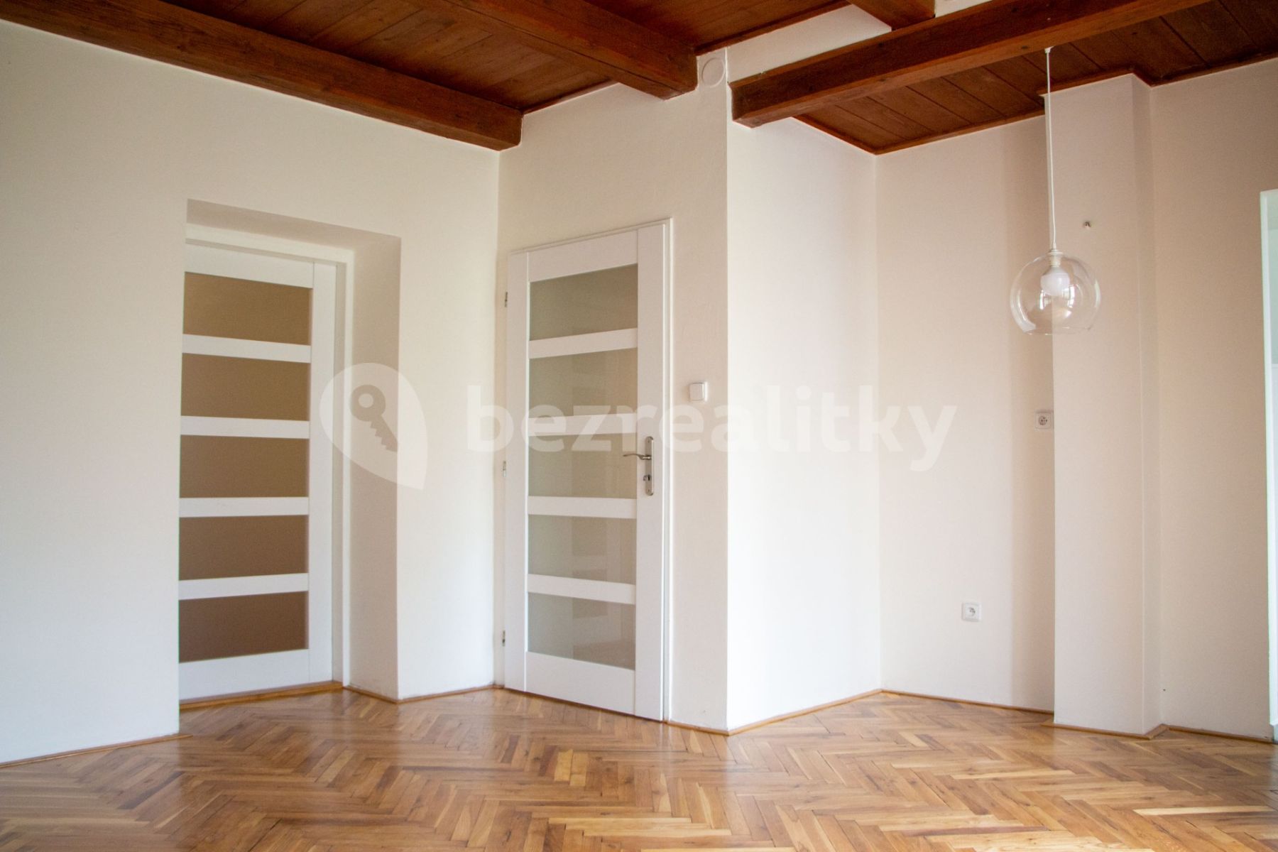 Pronájem bytu 2+kk 50 m² — photo 2