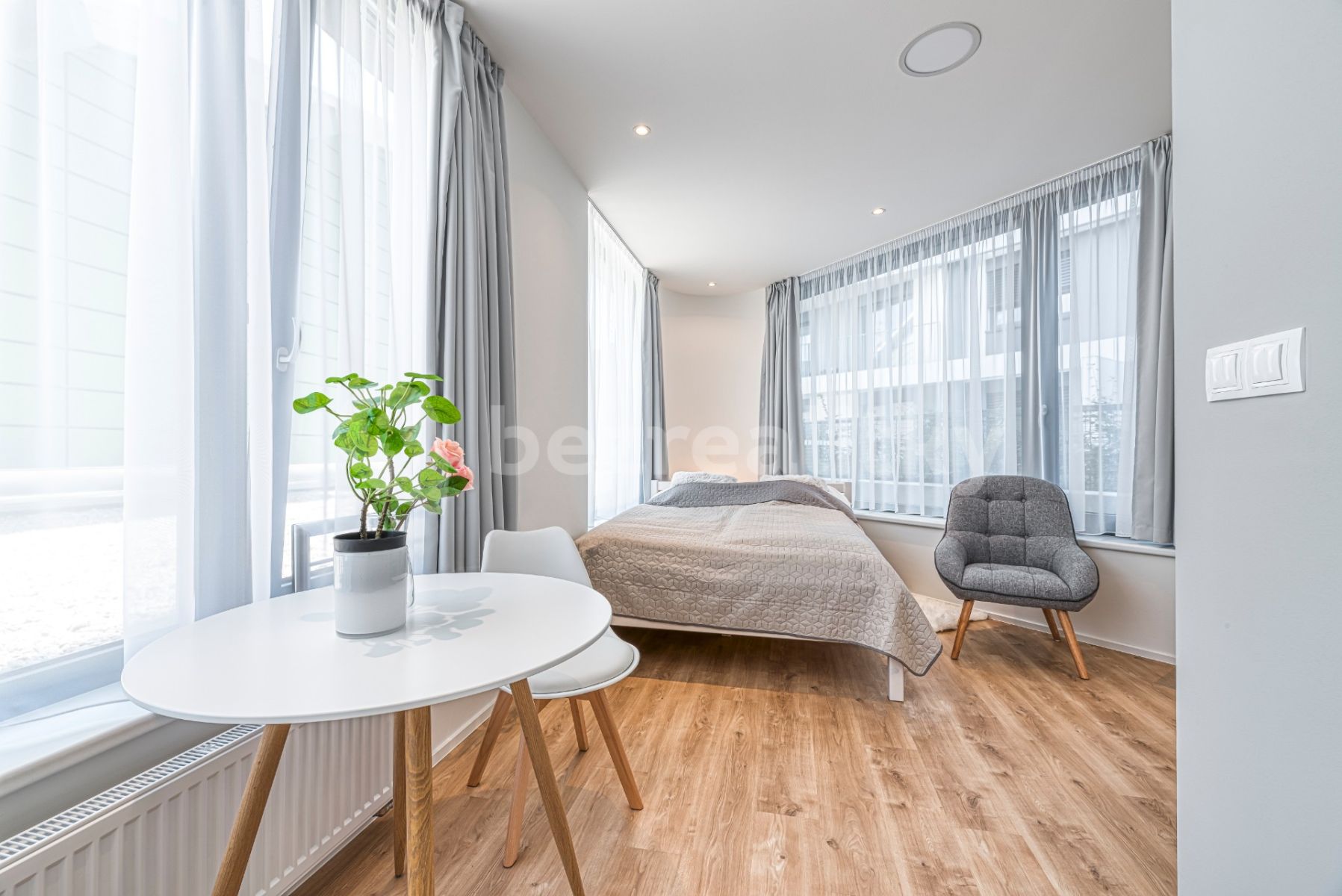 Pronájem bytu 1+kk, 30 m², Praha