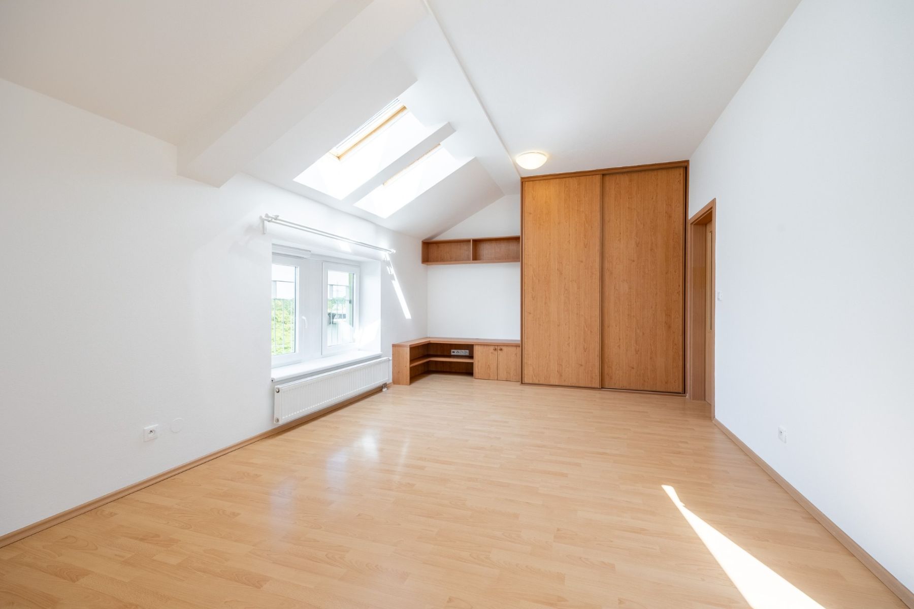 Prodej bytu 1+kk 38 m², Praha – náhled fotky 2