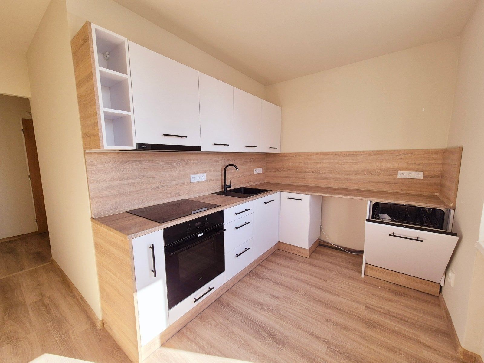 Pronájem bytu 2+1 49 m² — photo 2