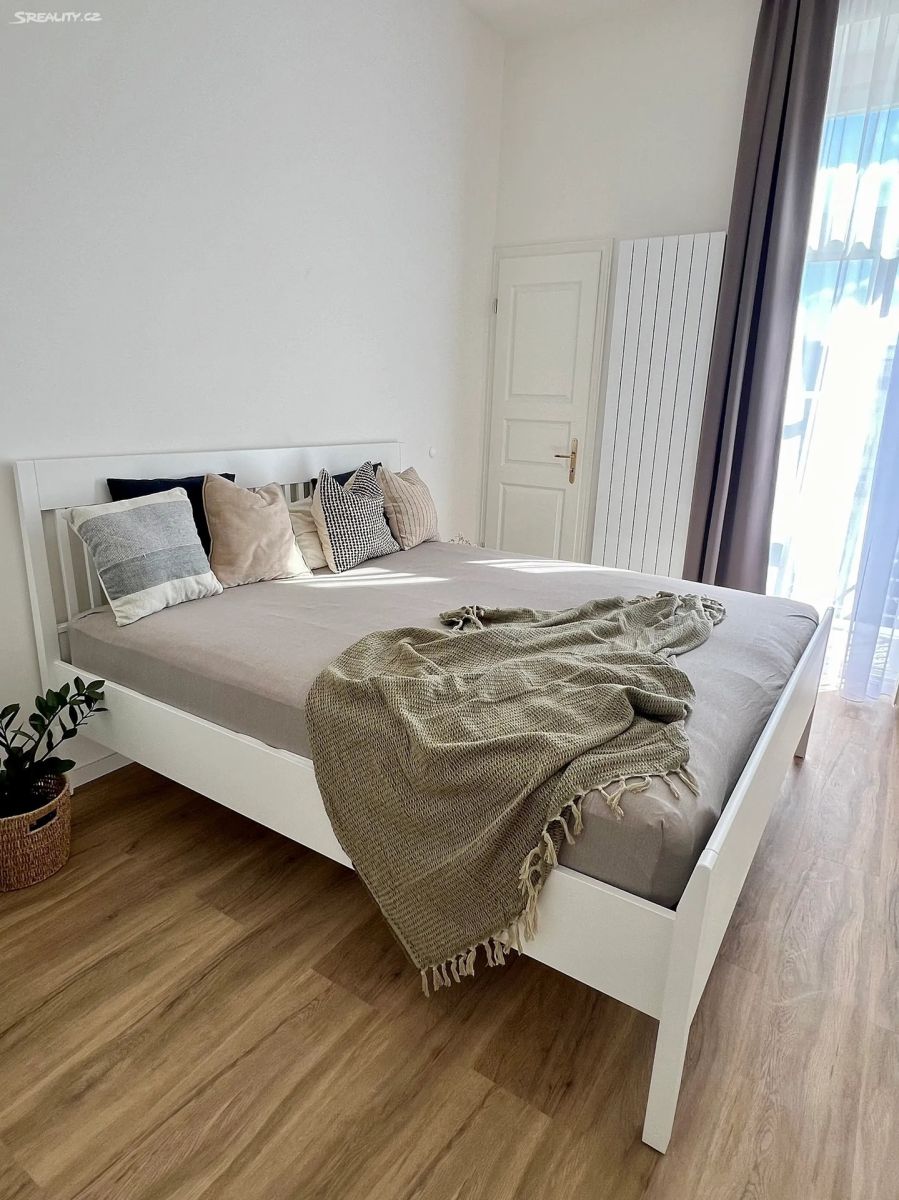 Pronájem bytu 2+kk 58 m², Praha – náhled fotky 3