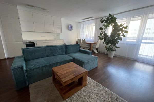 Pronájem bytu 3+kk 82 m² - Jeseniova, Praha - Žižkov