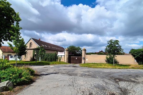 Náves sv. Petra a Pavla, Zlatníky-Hodkovice - Zlatníky u Prahy, Středočeský kraj