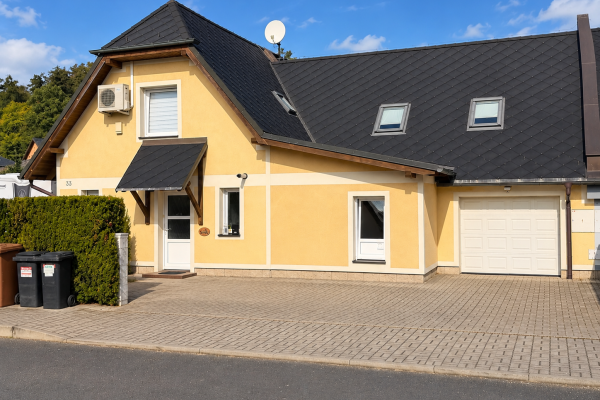 Komorní Dvůr, Cheb - Skalka u Chebu, Karlovarský kraj