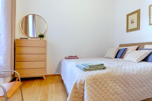 Pronájem bytu 2+1 57 m² - Prvního pluku, Praha - Karlín