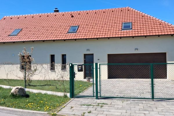 Будинок 7+kk на продаж, 318 м² (2 з 23)