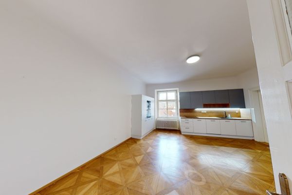 Pronájem bytu 2+kk, 122 m² (2 z 9)