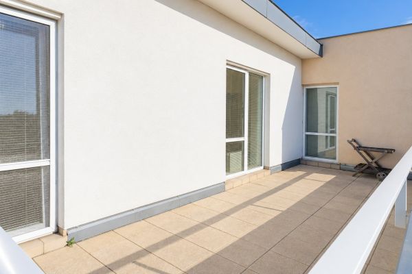 Pronájem bytu 2+kk, 62 m² (2 z 12)
