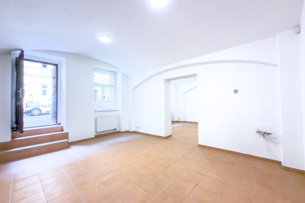 Комерційне приміщення на продаж, 94 м² (2 з 19)