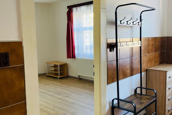 Pronájem bytu 1+1, 37 m² (3 z 8)