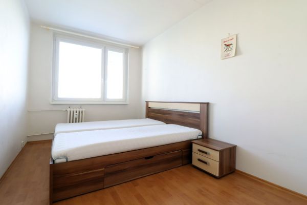 Pronájem bytu 2+kk, 43 m² (2 z 9)