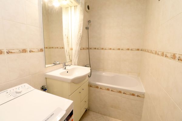 Pronájem bytu 2+kk, 43 m² (3 z 9)