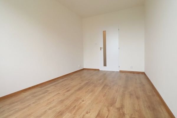 Pronájem bytu 2+kk, 40 m² (2 z 10)