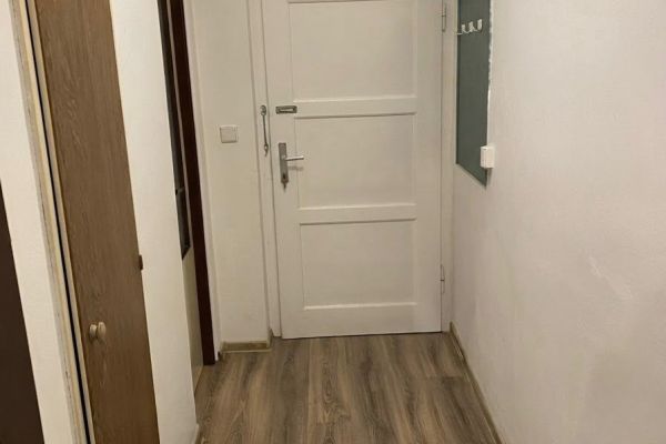 Квартира 1+kk в оренду, 35 м² (2 з 6)