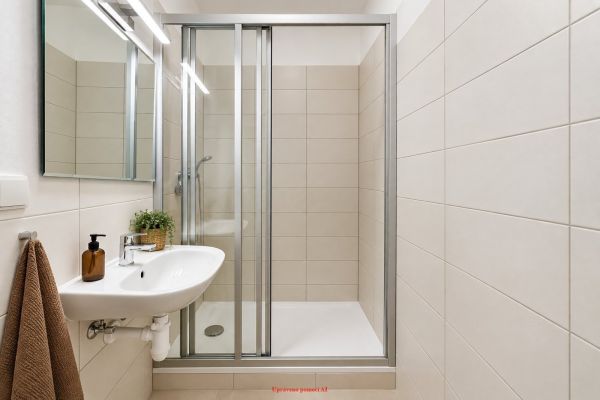 Pronájem bytu 1+kk, 28 m² (3 z 6)