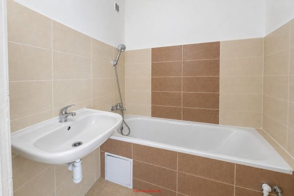 Pronájem bytu 2+1, 59 m² (3 z 8)