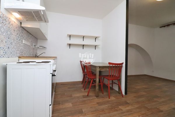 Pronájem bytu 1+kk, 30 m² (2 z 7)