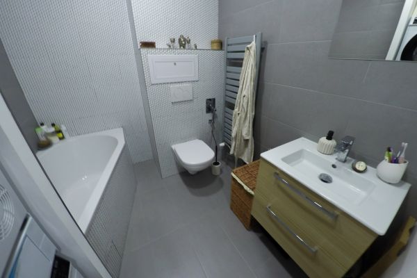 Pronájem bytu 2+kk, 64 m² (3 z 17)