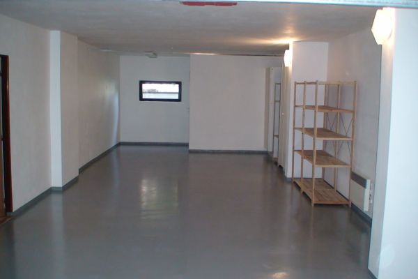 Haus 7+1 zur Miete, 365 m² (2 von 20)