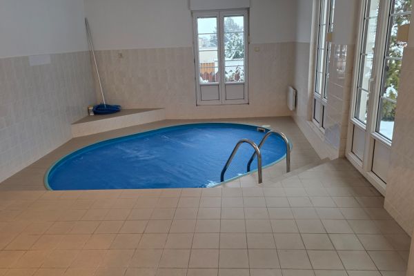 Haus 7+1 zur Miete, 365 m² (3 von 20)